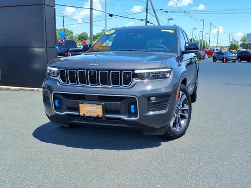 Metallic 2023 Jeep Grand Cherokee 4xe Overland