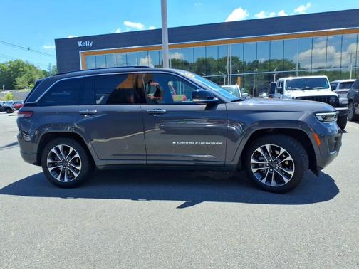 Metallic 2023 Jeep Grand Cherokee 4xe Overland