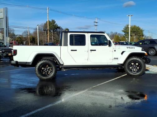 2022 Jeep Gladiator Sport