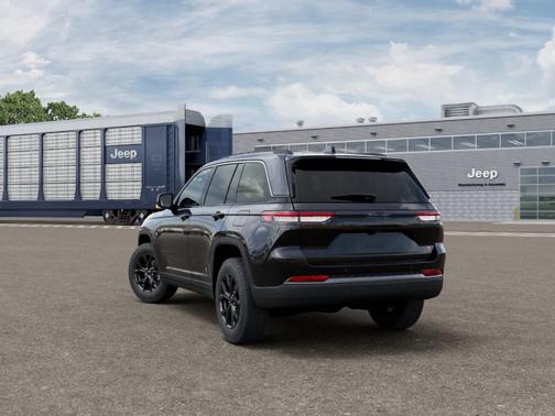 Diamond Black 2026 Jeep Grand Cherokee Laredo