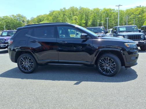 Diamond Black 2022 Jeep Compass Altitude