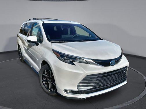 2025 Toyota Sienna Platinum