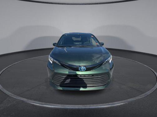 2025 Toyota Sienna Woodland Edition