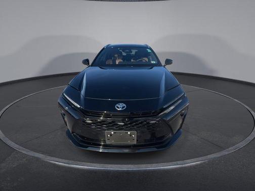 2025 Toyota Crown Signia XLE