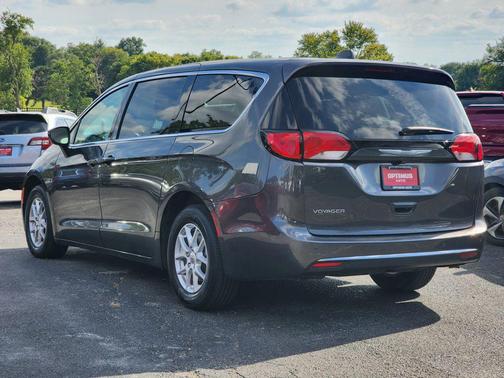 2022 Chrysler Voyager LX