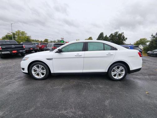 2016 Ford Taurus SE