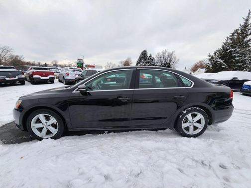 2012 Volkswagen Passat 2.5 SE