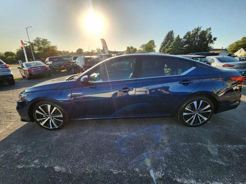 2022 Nissan Altima SR FWD
