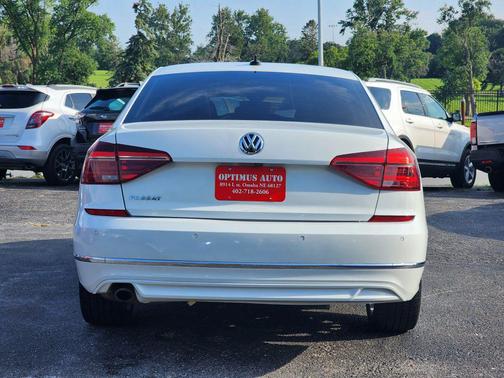 2017 Volkswagen Passat 1.8T SEL Premium
