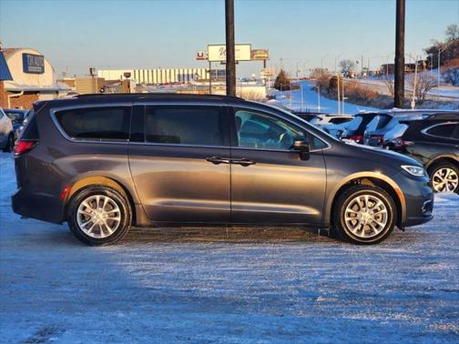 2021 Chrysler Pacifica Touring AWD