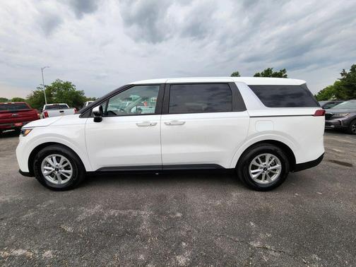 Snow White Pearl 2024 Kia Carnival LX