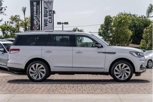 2023 Lincoln Navigator Reserve