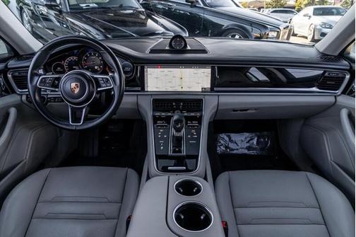 2020 Porsche Panamera 4