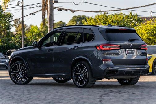 2021 BMW X5 M50i