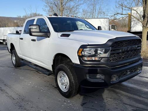 2023 RAM 2500 Tradesman Crew Cab 4x4 6'4' Box