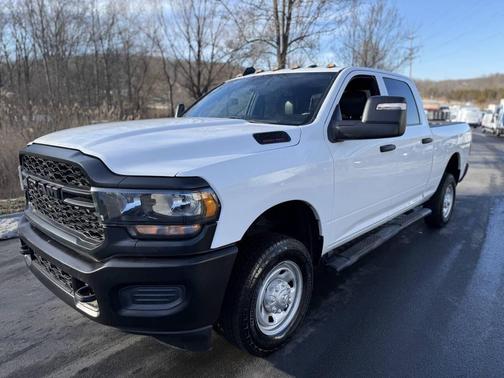2023 RAM 2500 Tradesman Crew Cab 4x4 6'4' Box