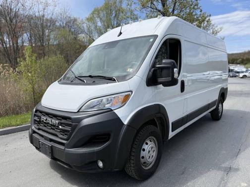 White 2025 RAM ProMaster 2500 Tradesman