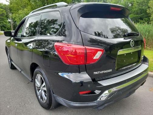 2018 Nissan Pathfinder SV