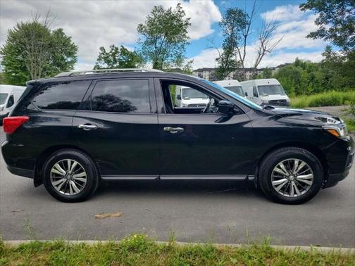 2018 Nissan Pathfinder SV