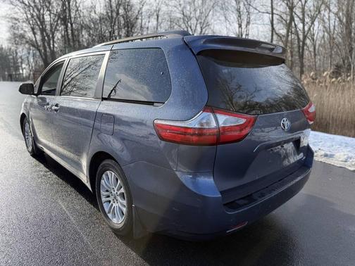 2016 Toyota Sienna XLE