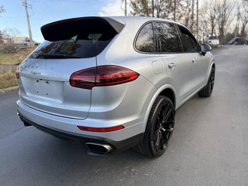 2018 Porsche Cayenne Platinum Edition