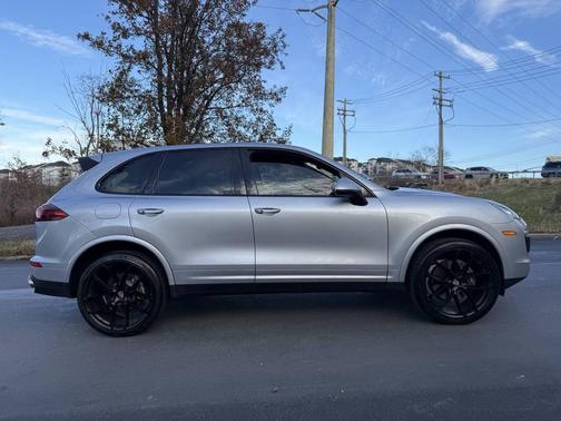 2018 Porsche Cayenne Platinum Edition