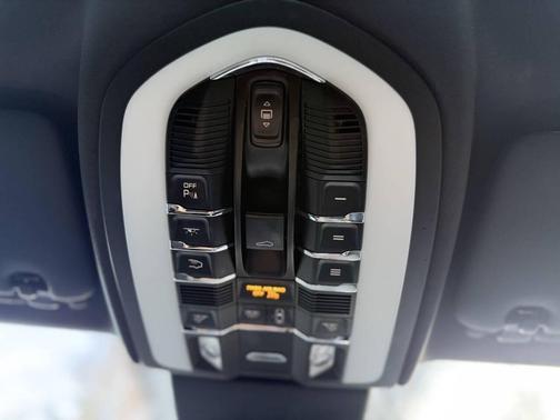 2018 Porsche Cayenne Platinum Edition