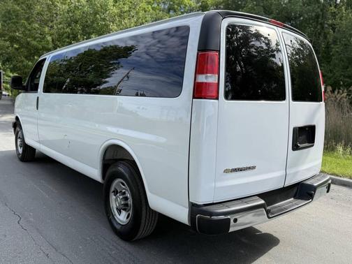 White 2025 Chevrolet Express 3500 RWD 3500 Extended Wheelbase LT