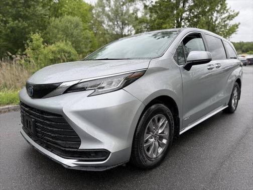 2021 Toyota Sienna LE