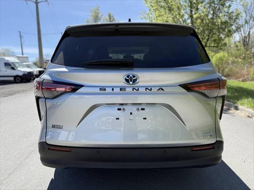 2022 Toyota Sienna XLE 8 Passenger