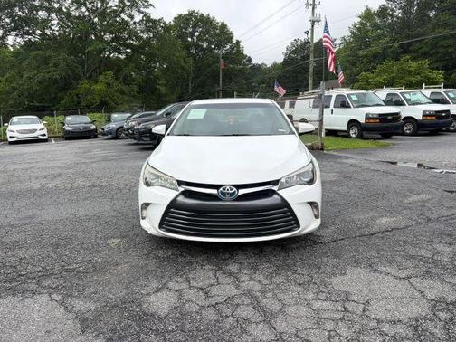 White 2017 Toyota Camry LE