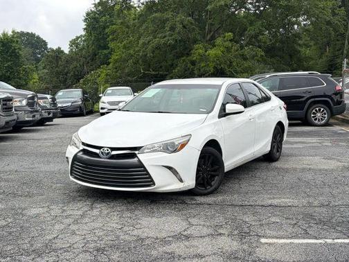 White 2017 Toyota Camry LE