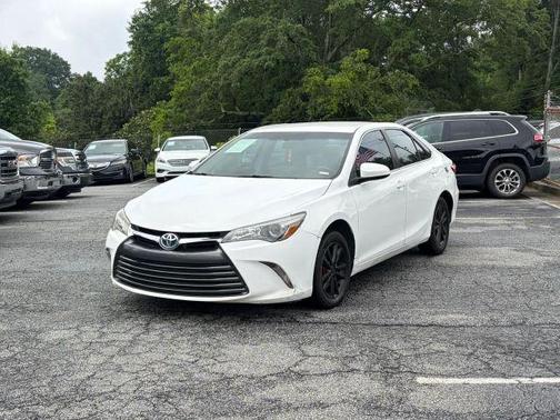 White 2017 Toyota Camry LE