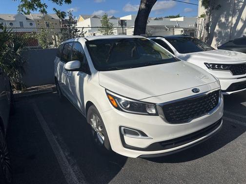 Snow White Pearl 2020 Kia Sedona LX