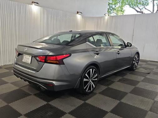 2022 Nissan Altima SR FWD