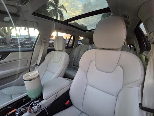 2021 Volvo V60 Cross Country T5