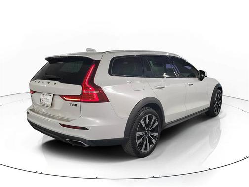 2021 Volvo V60 Cross Country T5