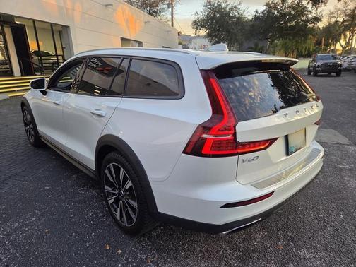 2021 Volvo V60 Cross Country T5