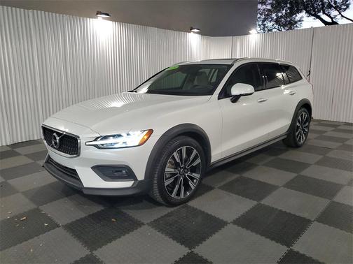 2021 Volvo V60 Cross Country T5