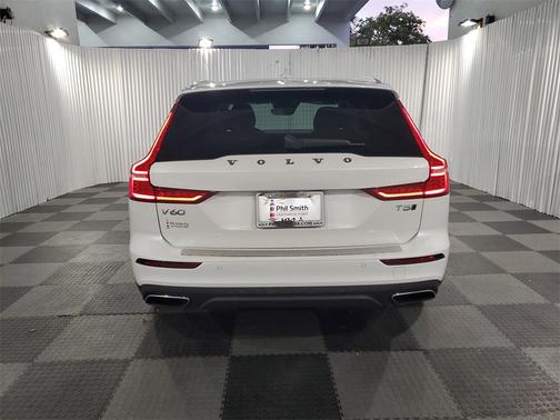 2021 Volvo V60 Cross Country T5