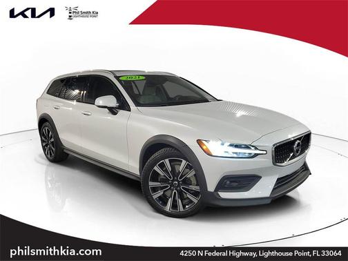 2021 Volvo V60 Cross Country T5
