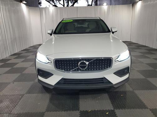 2021 Volvo V60 Cross Country T5