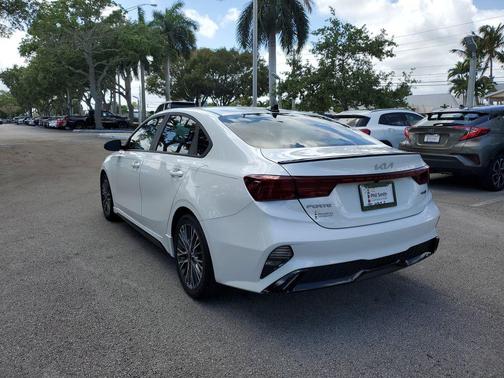 Snow White Pearl 2023 Kia Forte GT-Line
