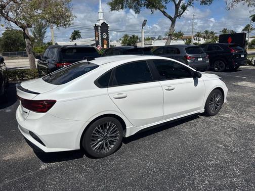 Snow White Pearl 2023 Kia Forte GT-Line