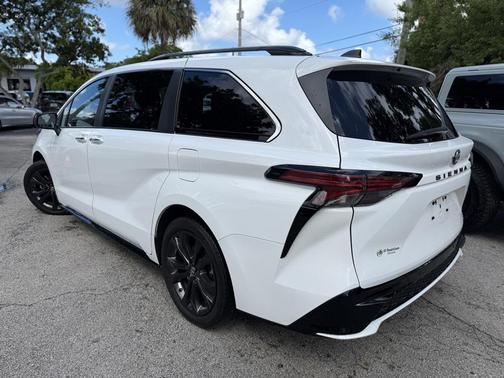 2023 Toyota Sienna XSE 7 Passenger
