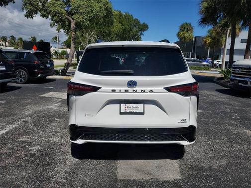 2023 Toyota Sienna XSE 7 Passenger