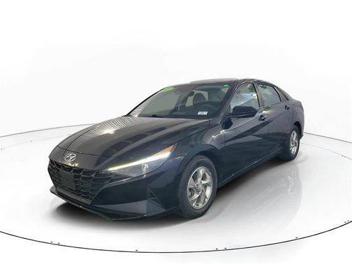 2022 Hyundai ELANTRA SE