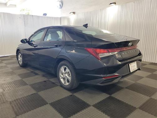 2022 Hyundai ELANTRA SE