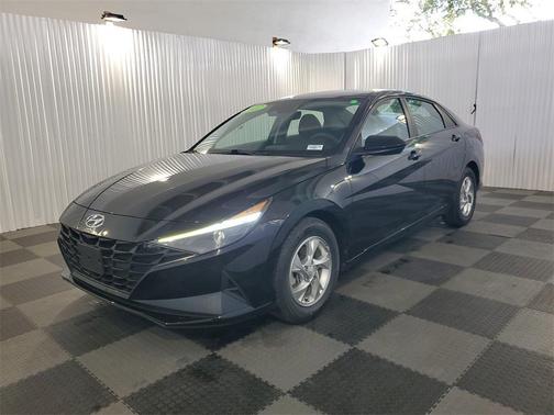 2022 Hyundai ELANTRA SE