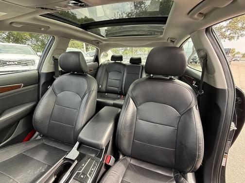 2017 Kia Cadenza Premium